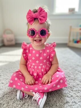 Pink Daisy Sunglasses And Bow Set